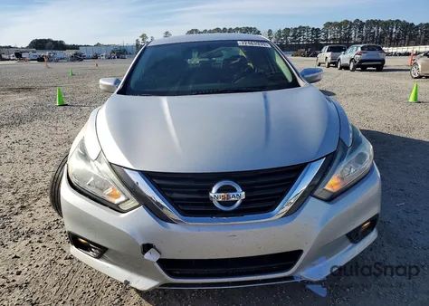 2017 Nissan Altima 2.5 z USA, uszkodzony, nr VIN 1N4AL3AP1HC137912